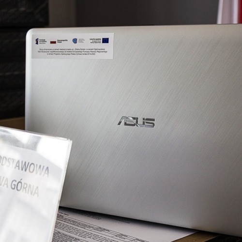 35 laptopów dla uczniów z Gminy Ustrzyki Dolne